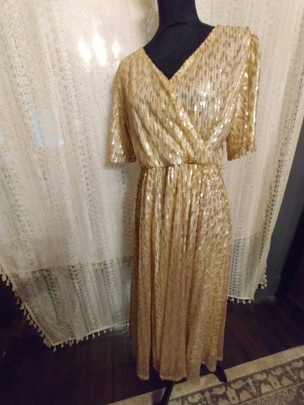 Ivy City 1970s-Inspired Gold Sequin Party Dress ✨